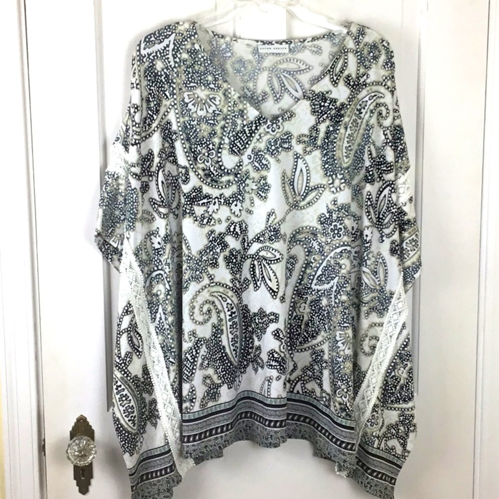 Susan Graver White and Black Paisley Tunic